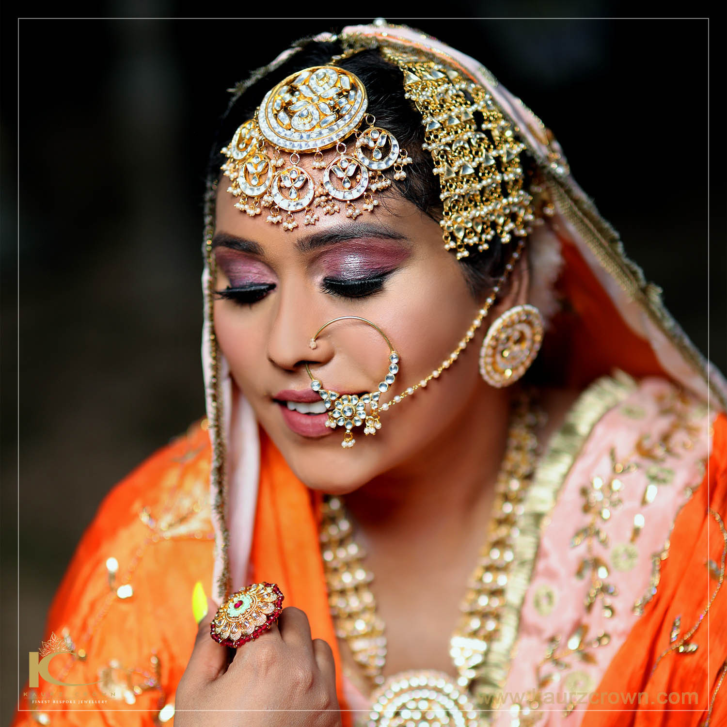 Premium Photo | Portrait indian beautiful female in golden rich jewelery  and tradition saree face closeup professional makeup wearing bindi on head  muslim woman face portrait with bindis maang tikka nathnose pin
