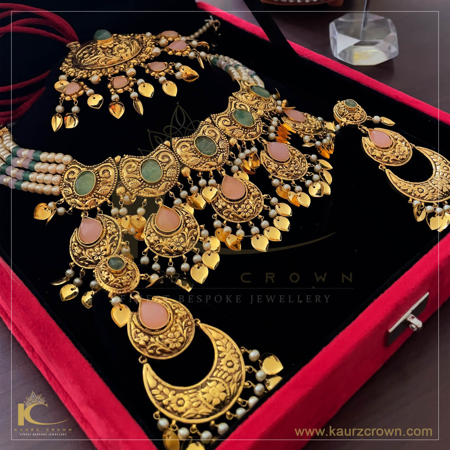 Veerzaara Traditional Antique Gold Polished Necklace Set