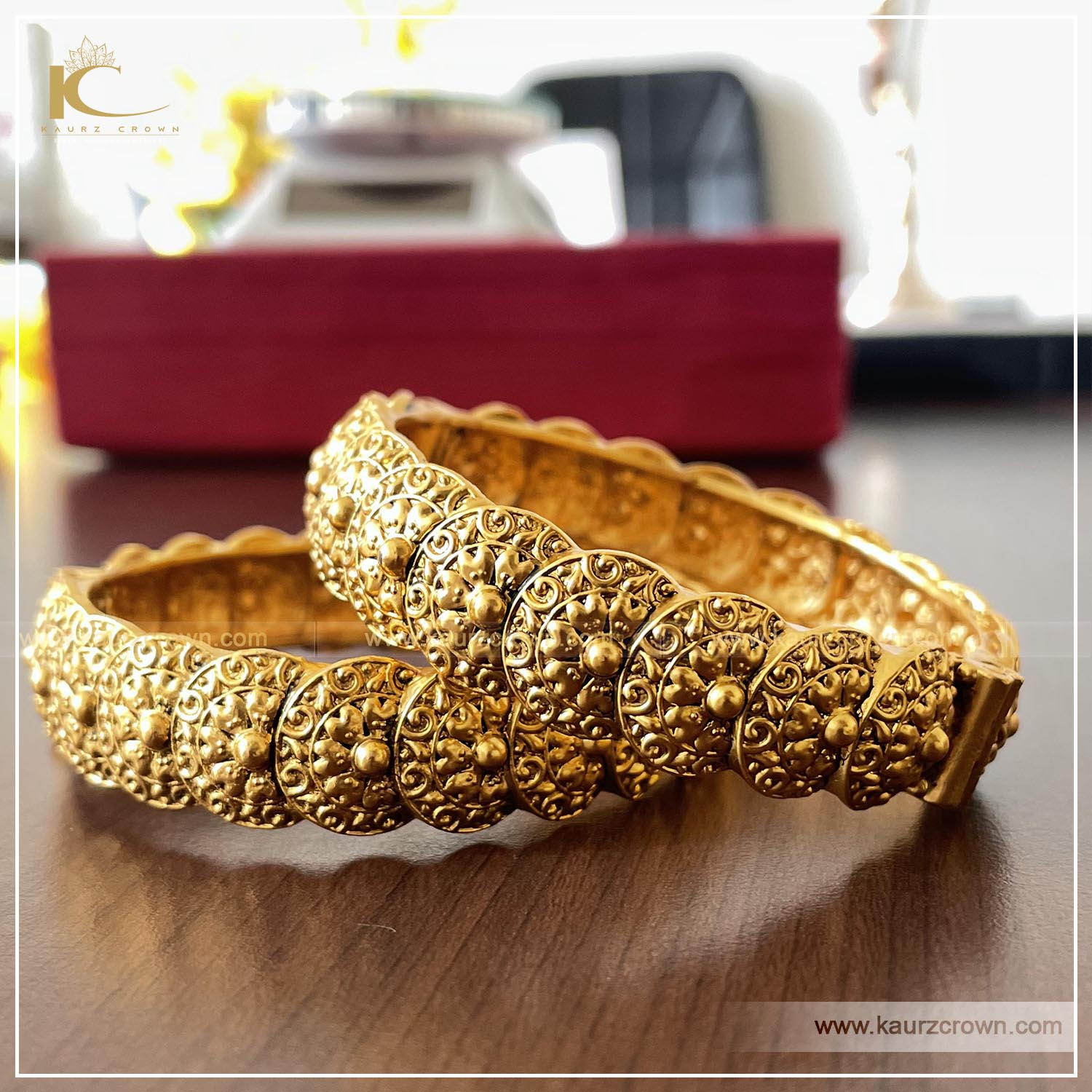 Modern gold bracelet designs in India - Navrathan